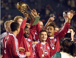 (4)Bayern beat Boca to win World Club Cup